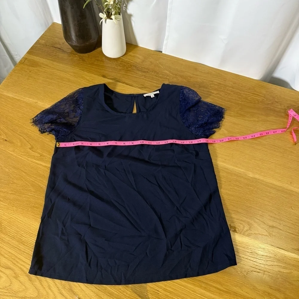 3/$20 41 Hawthorn Navy Blue lace detail Short Sleeve top women’s size small